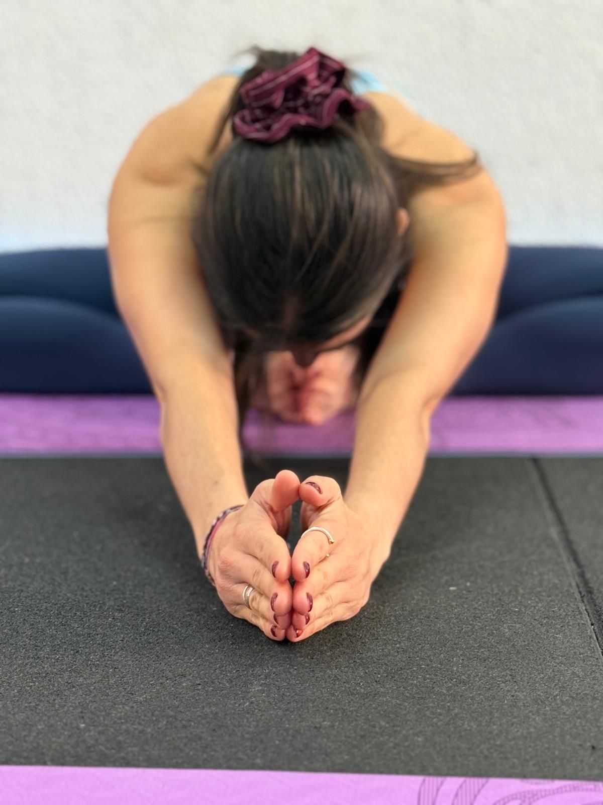 Persona en práctica de yoga